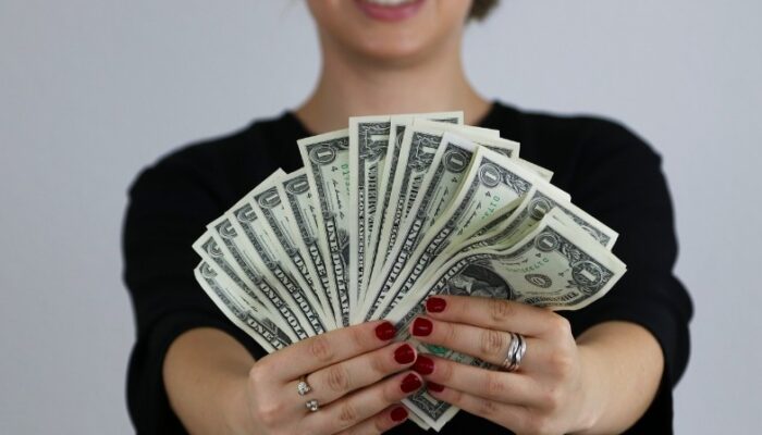 Pengaruh Kurs Dollar Terhadap Portofolio Investasi